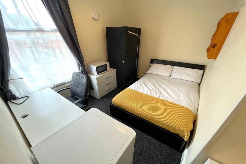 Raleigh Street, Nottingham NG7 1 bed in a house share to rent - £455 pcm (£105 pw)