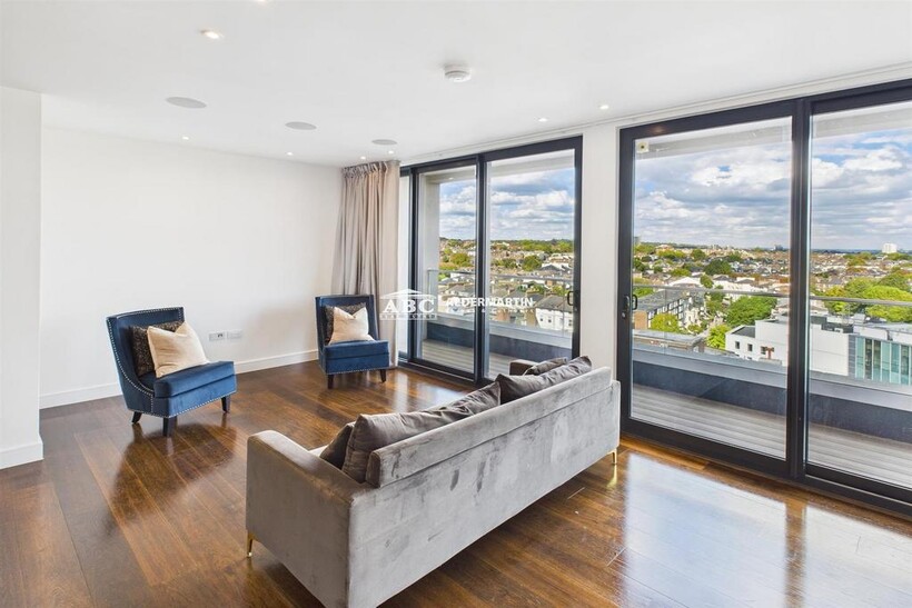 CAM03215 G0-PR0088-STILL001.jpg