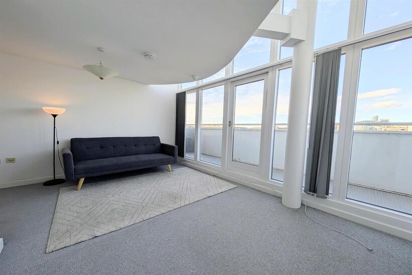 Royal Quay, Liverpool 2 bed penthouse to rent - £1,375 pcm (£317 pw)
