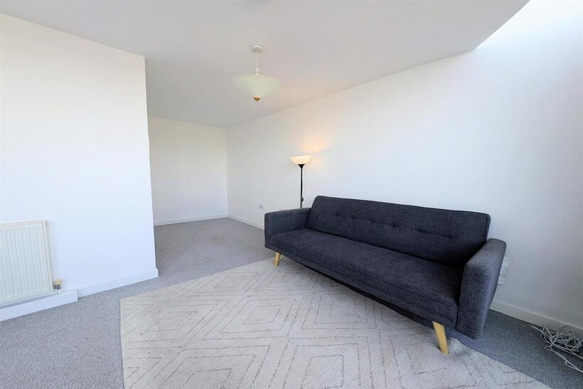 Royal Quay, Liverpool 2 bed penthouse to rent - £1,375 pcm (£317 pw)