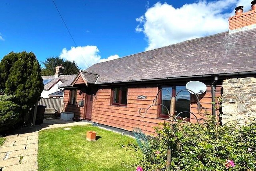 2 Longbarn, Shelve, Minsterley 2 bed semi-detached house to rent - £895 pcm (£207 pw)