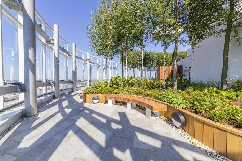 Roof garden sky gardens 2.jpg