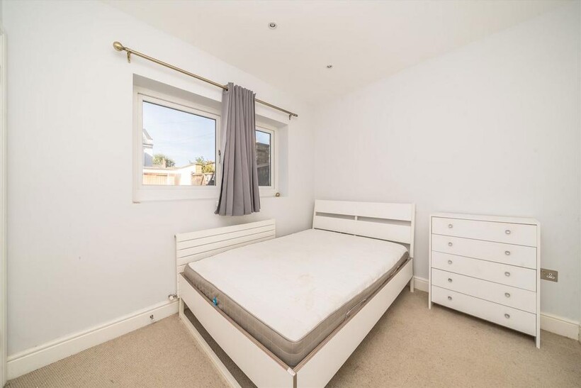 Fairfield Place, Kingston Upon Thames... 3 bed house to rent - £2,795 pcm (£645 pw)