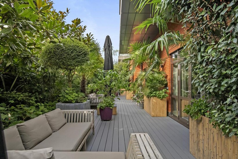 London N2 3 bed flat to rent - £20,583 pcm (£4,750 pw)