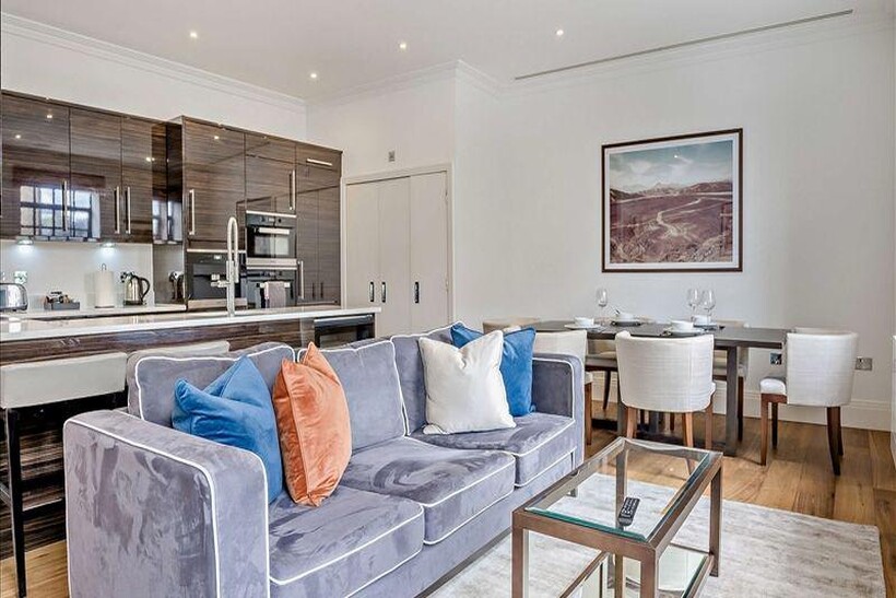 Rainville Road, London W6 3 bed flat to rent - £8,060 pcm (£1,860 pw)