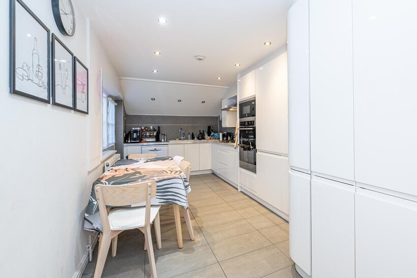 Bryanston Mews West, London W1H 3 bed mews to rent - £5,850 pcm (£1,350 pw)