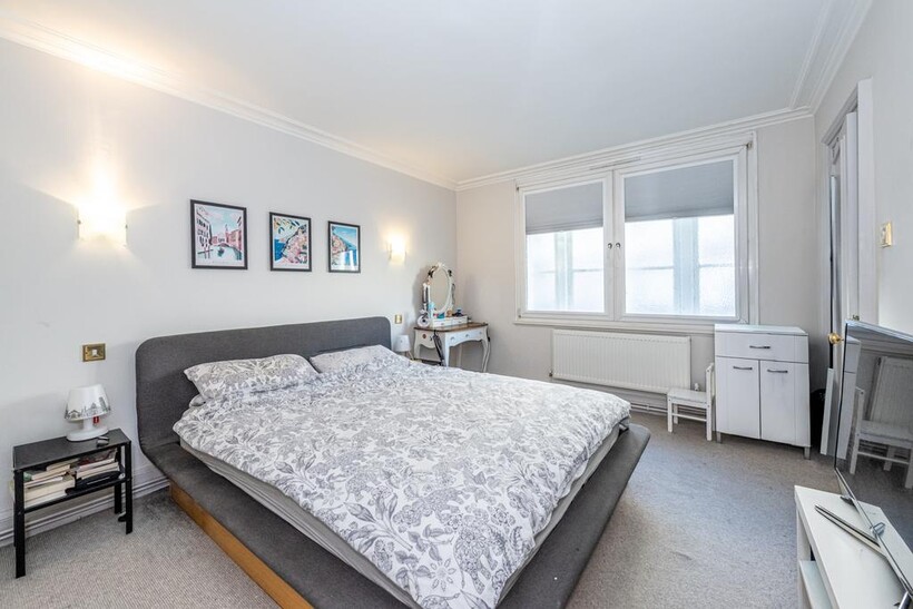Bryanston Mews West, London W1H 3 bed mews to rent - £5,850 pcm (£1,350 pw)