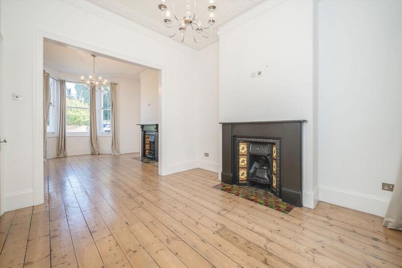 Chiswick Lane, London W4 5 bed house to rent - £4,498 pcm (£1,038 pw)