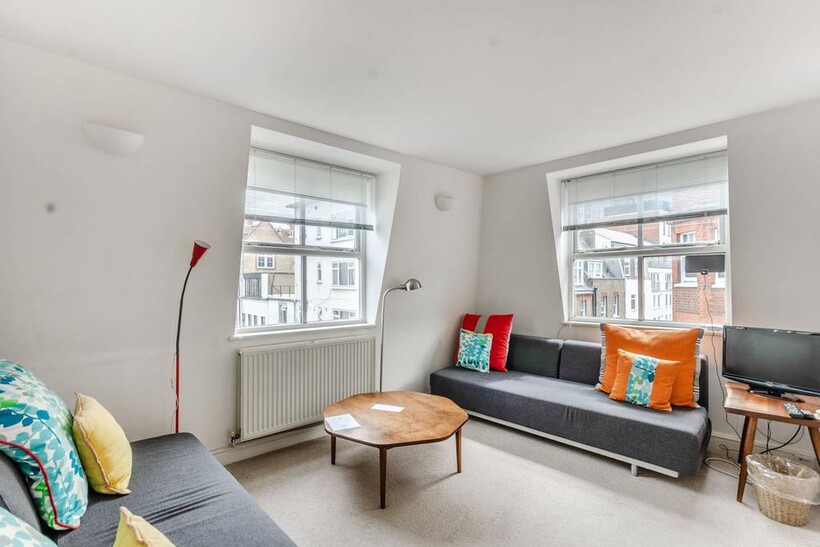 Red Lion Street, Bloomsbury, London... 1 bed flat to rent - £3,142 pcm (£725 pw)