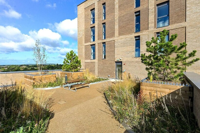 Carter House, Maidenhead, SL6 2 bed flat to rent - £1,965 pcm (£453 pw)