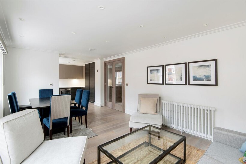 North Audley Street, London, W1K 3 bed flat to rent - £9,750 pcm (£2,250 pw)