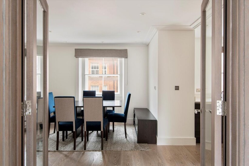 North Audley Street, London, W1K 3 bed flat to rent - £9,750 pcm (£2,250 pw)