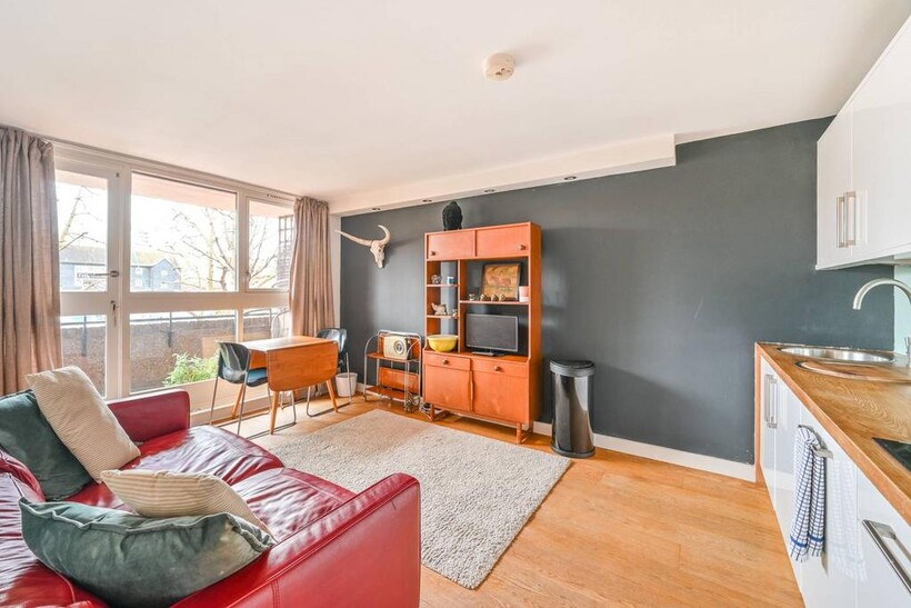 Thomas More Street, St Katharine... 2 bed flat to rent - £4,334 pcm (£1,000 pw)