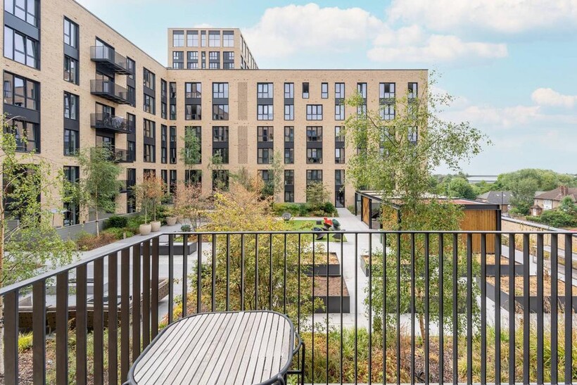 Greenford Quay, Greenford, GREENFORD... 1 bed flat to rent - £1,960 pcm (£452 pw)