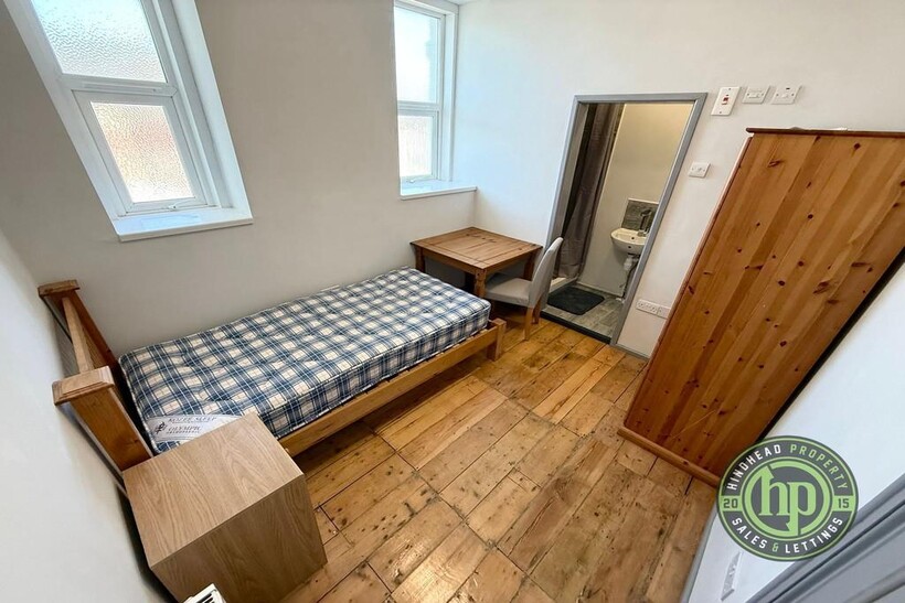 Apsley Road, Plymouth PL4 1 bed in a house share to rent - £495 pcm (£114 pw)