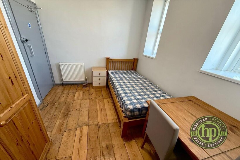 Apsley Road, Plymouth PL4 1 bed in a house share to rent - £495 pcm (£114 pw)