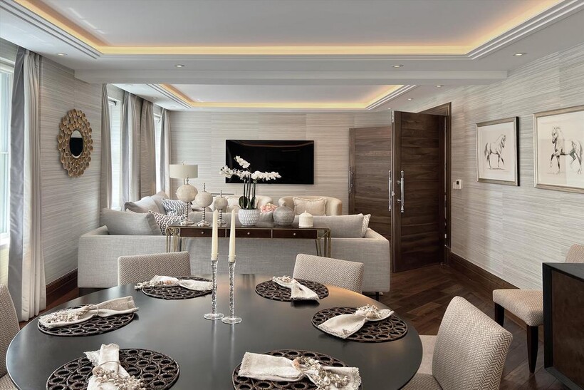 North Audley Street, Mayfair, London... 3 bed flat to rent - £16,683 pcm (£3,850 pw)