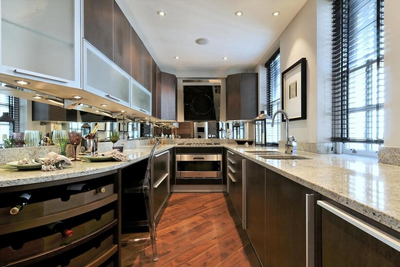 North Audley Street, Mayfair, London... 3 bed flat to rent - £16,683 pcm (£3,850 pw)