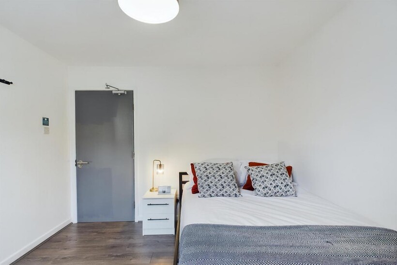 A bright and tidy double bedroom featuring a co...