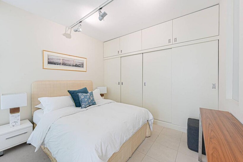 Ennismore Mews, Knightsbridge... 4 bed mews to rent - £11,050 pcm (£2,550 pw)