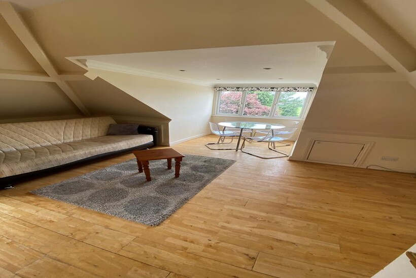 Gunnersbury Avenue, London W5 2 bed flat to rent - £1,750 pcm (£404 pw)