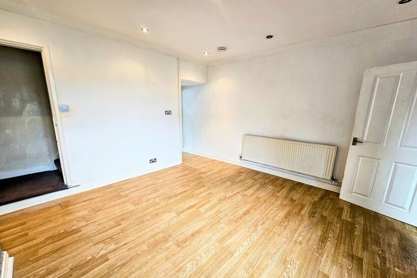 Horace Avenue, Nottingham NG9 3 bed end of terrace house to rent - £875 pcm (£202 pw)