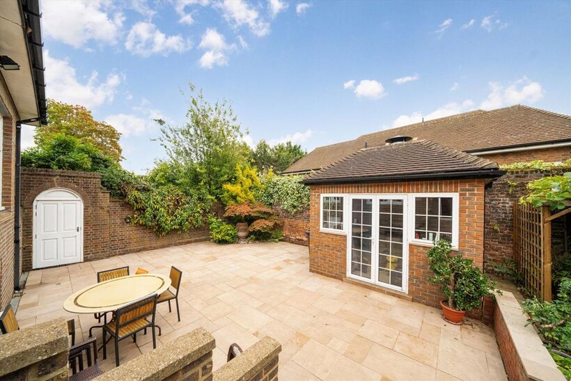 Cannon Hill, London N14 6 bed house to rent - £8,000 pcm (£1,846 pw)
