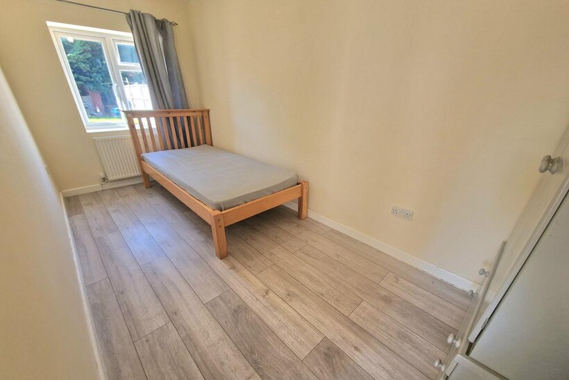 Edward Road, Spalding, PE11 4 bed semi-detached house to rent - £470 pcm (£108 pw)