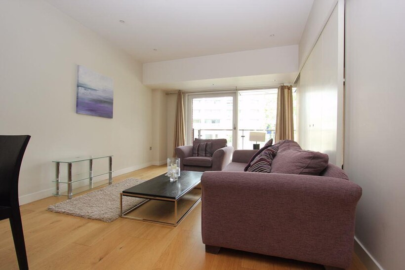 Grosvenor Waterside, Belgravia SW1W 2 bed apartment to rent - £3,878 pcm (£895 pw)