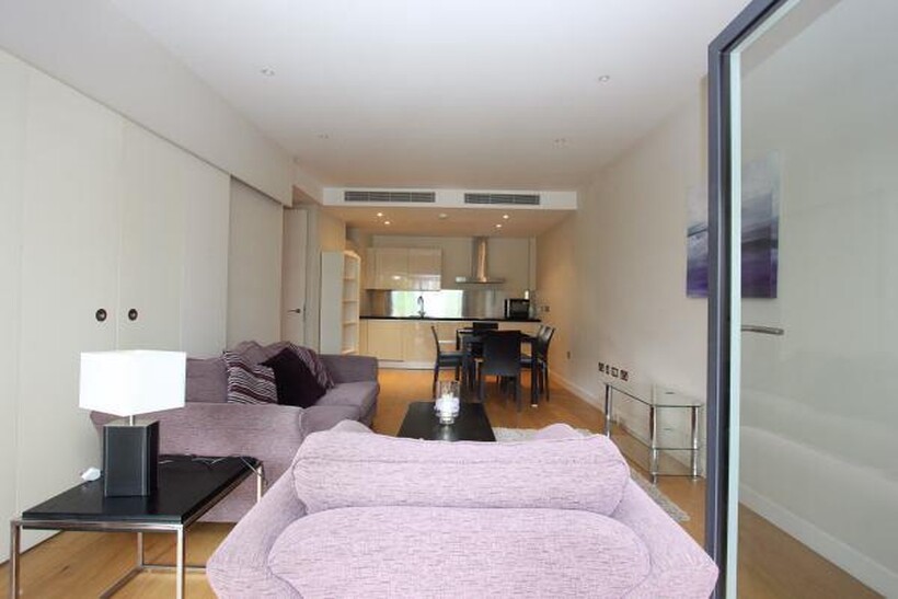 Grosvenor Waterside, Belgravia SW1W 2 bed apartment to rent - £3,878 pcm (£895 pw)