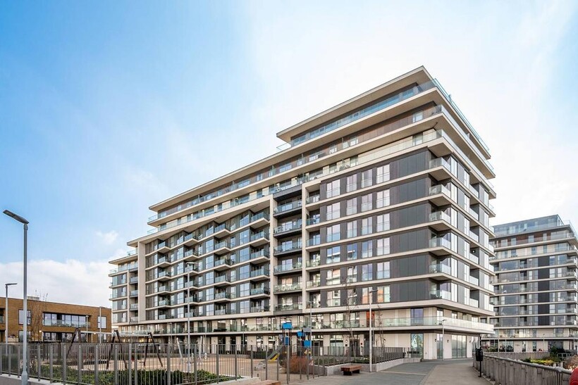 HARRISON WALK, Greenwich, London, SE10 2 bed flat to rent - £3,300 pcm (£762 pw)