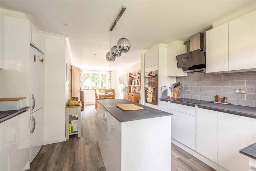 Oldacres, Maidenhead SL6 4 bed detached house to rent - £2,795 pcm (£645 pw)