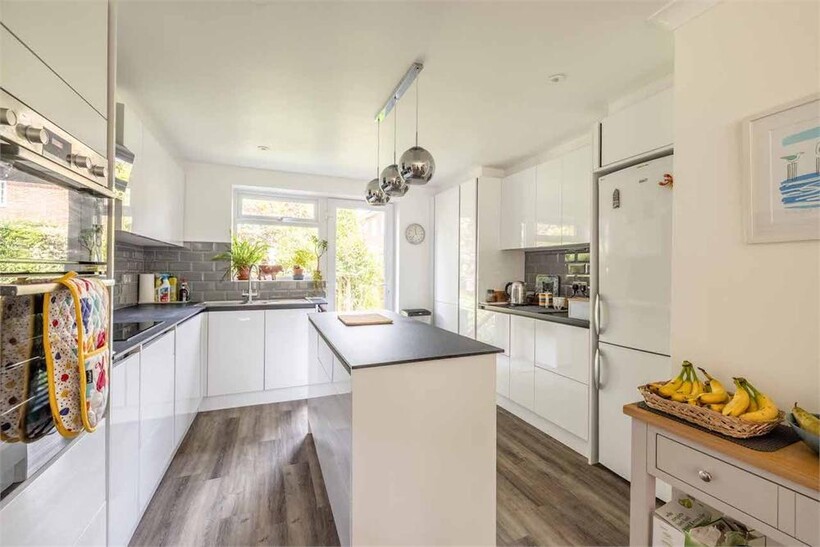 Oldacres, Maidenhead SL6 4 bed detached house to rent - £2,795 pcm (£645 pw)