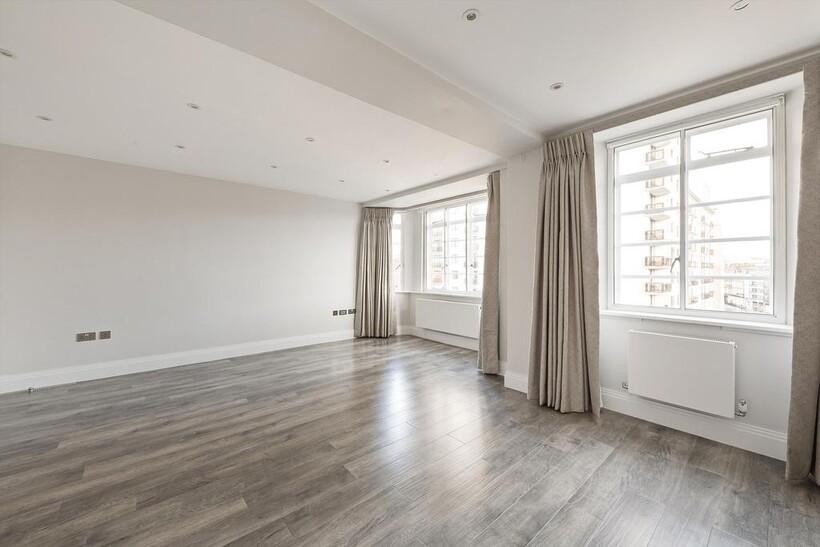 Sloane Street, London, SW1X 3 bed flat to rent - £6,912 pcm (£1,595 pw)