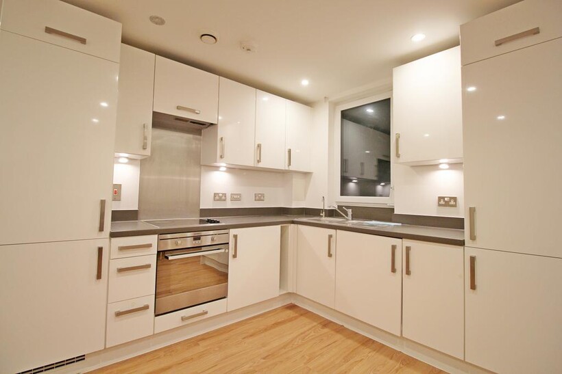2 bed flat to rent Pontes Avenue, Hounslow TW3