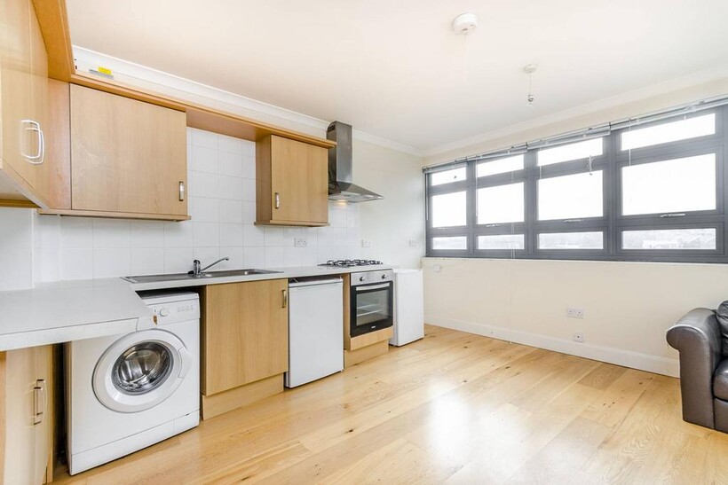 New Cross Road, New Cross, London, SE14 2 bed flat to rent - £1,795 pcm (£414 pw)
