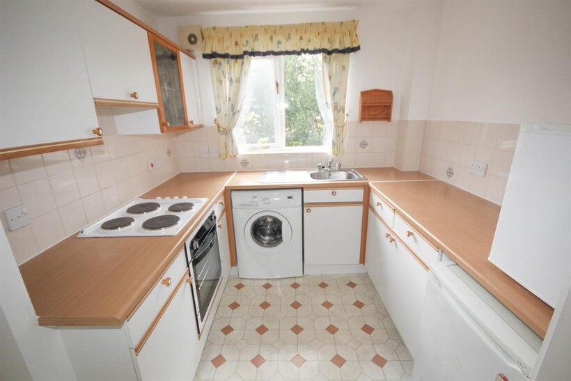 Ongar Road, Brentwood 1 bed flat to rent - £1,025 pcm (£237 pw)