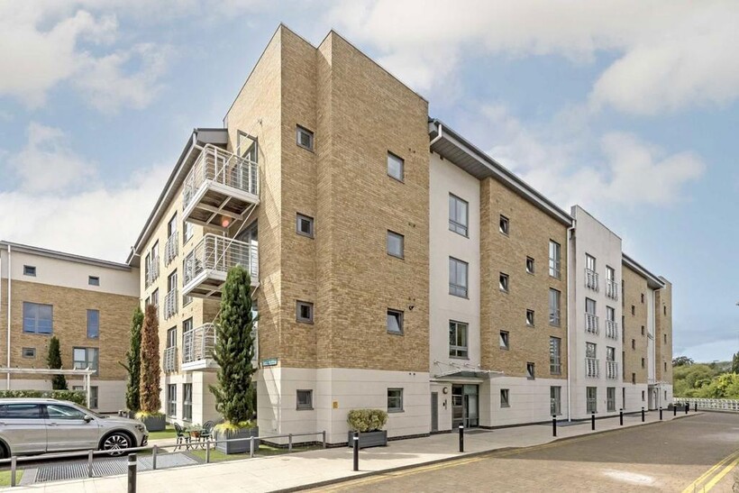 Tallow Road, Brentford TW8 1 bed flat to rent - £1,846 pcm (£426 pw)