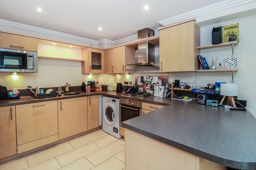 Tallow Road, Brentford TW8 1 bed flat to rent - £1,846 pcm (£426 pw)