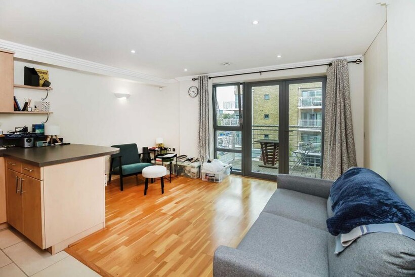 Tallow Road, Brentford TW8 1 bed flat to rent - £1,846 pcm (£426 pw)