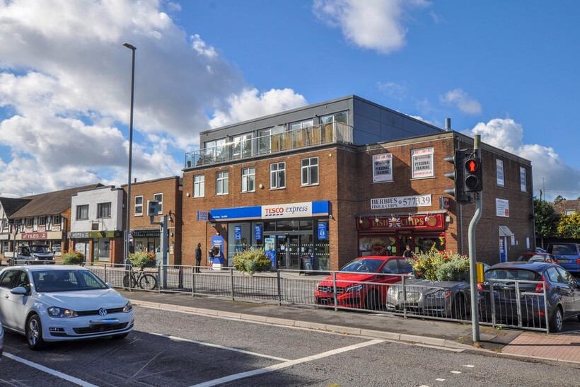 New Road, West Parley, Ferndown, BH22 2 bed flat to rent - £1,040 pcm (£240 pw)