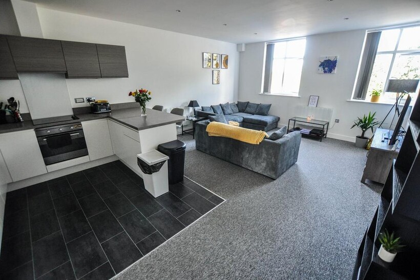 New Road, West Parley, Ferndown, BH22 2 bed flat to rent - £1,040 pcm (£240 pw)