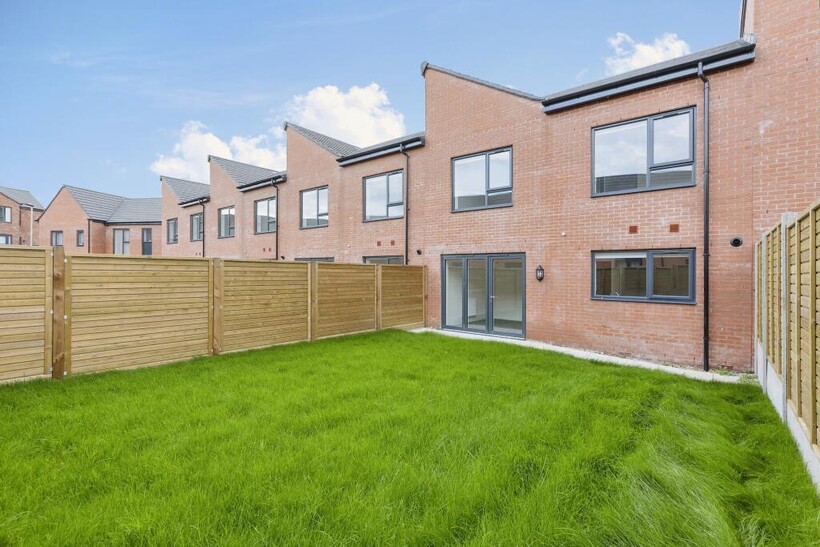 Jarvis Street, Leicester, LE3 3 bed townhouse to rent - £1,425 pcm (£329 pw)