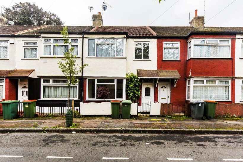 Berwick Road, London E16 4 bed terraced house to rent - £2,699 pcm (£623 pw)