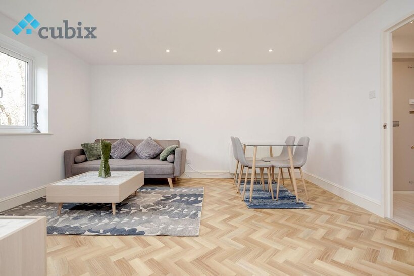 John Maurice Close, London SE17 2 bed flat to rent - £2,249 pcm (£519 pw)