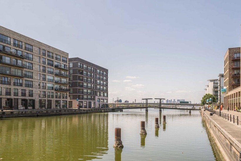 Silley Weir Promenade, London E16 1 bed flat to rent - £1,846 pcm (£426 pw)