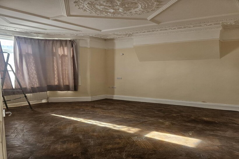 High Road, Ilford IG1 2 bed flat to rent - £1,850 pcm (£427 pw)