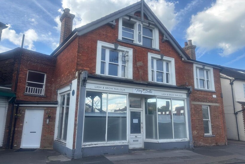 Yattendon Road, Surrey, RH6 Property to rent - £741 pcm (£171 pw)