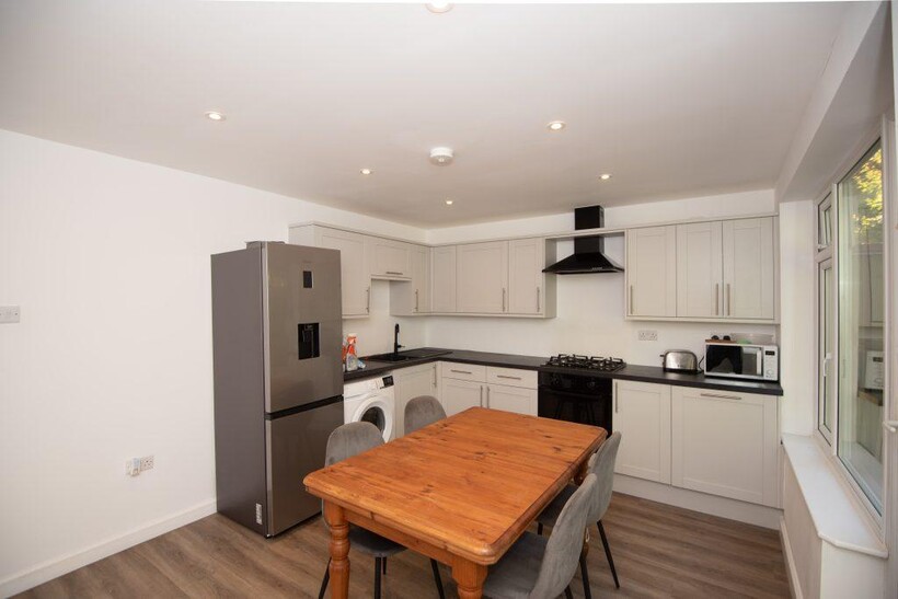 Copperfield Road, Southampton, SO16 3NW 3 bed semi-detached house to rent - £1,795 pcm (£414 pw)