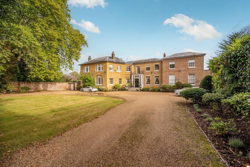 Hadley Green Road, Hadley Wood... 9 bed detached house to rent - £24,999 pcm (£5,769 pw)